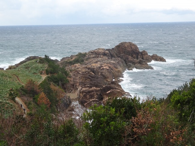 唐音の蛇岩が見られる海岸