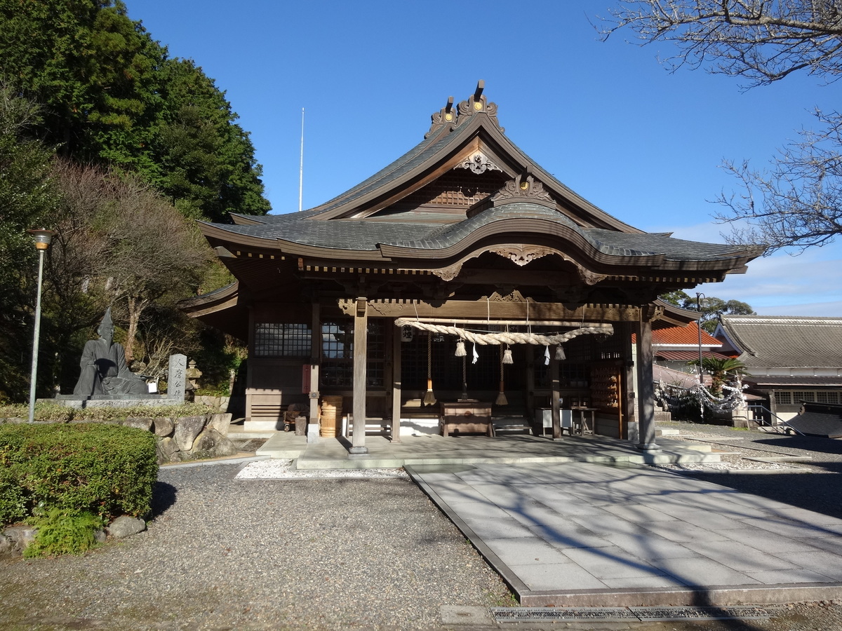 高津柿本神社は、柿本人麿の御魂を祀る神社。