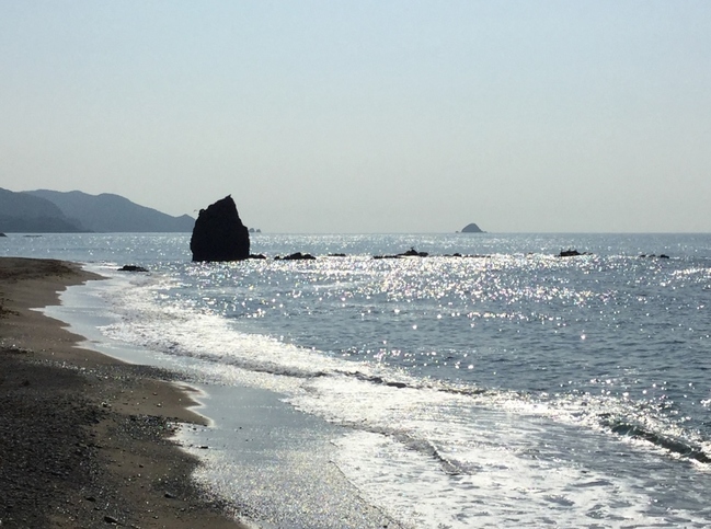 ”石見の海”（三里ヶ浜の観音岩）