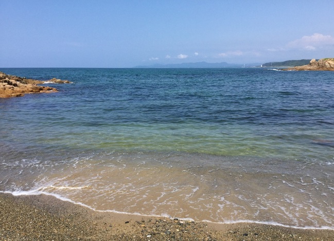 戸田小浜海岸（右側にチラリと猫島が見えます）
