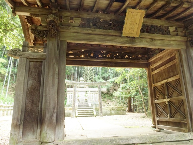 松平斉恒公の廟門（月照寺）