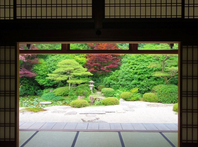 高真殿（月照寺）