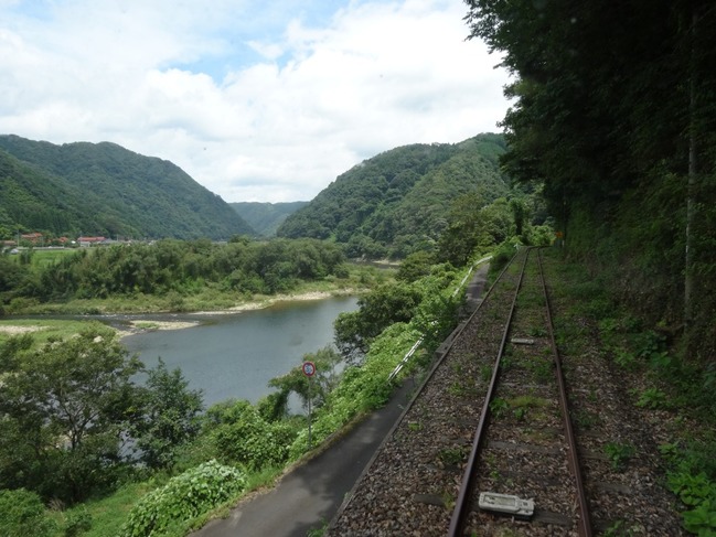 江の川と線路