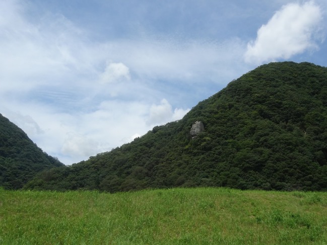 空と雲と緑と山