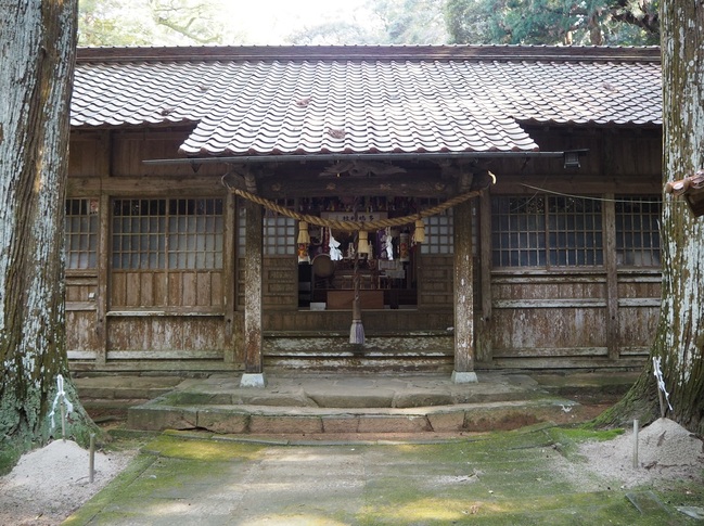多鳩神社拝殿