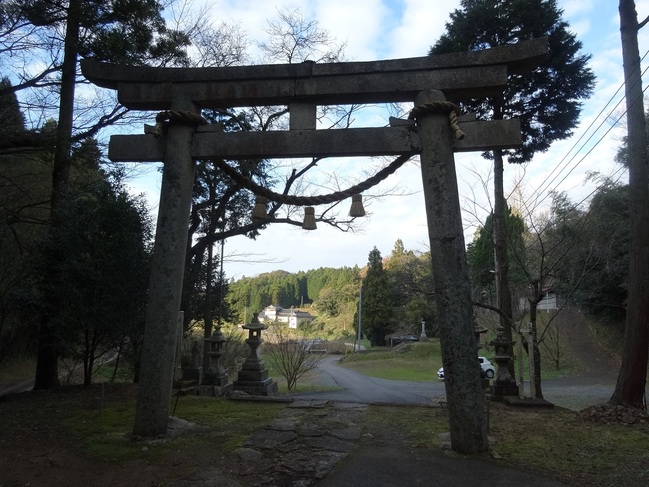 多鳩神社二の鳥居から見る江津市二宮町