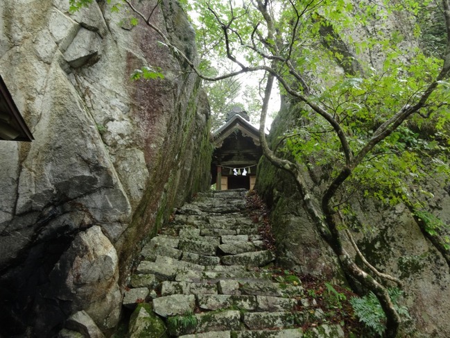 琴弾山神社