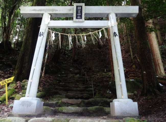 韓竈神社鳥居