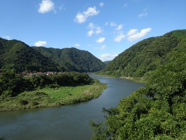 悠々とした江の川