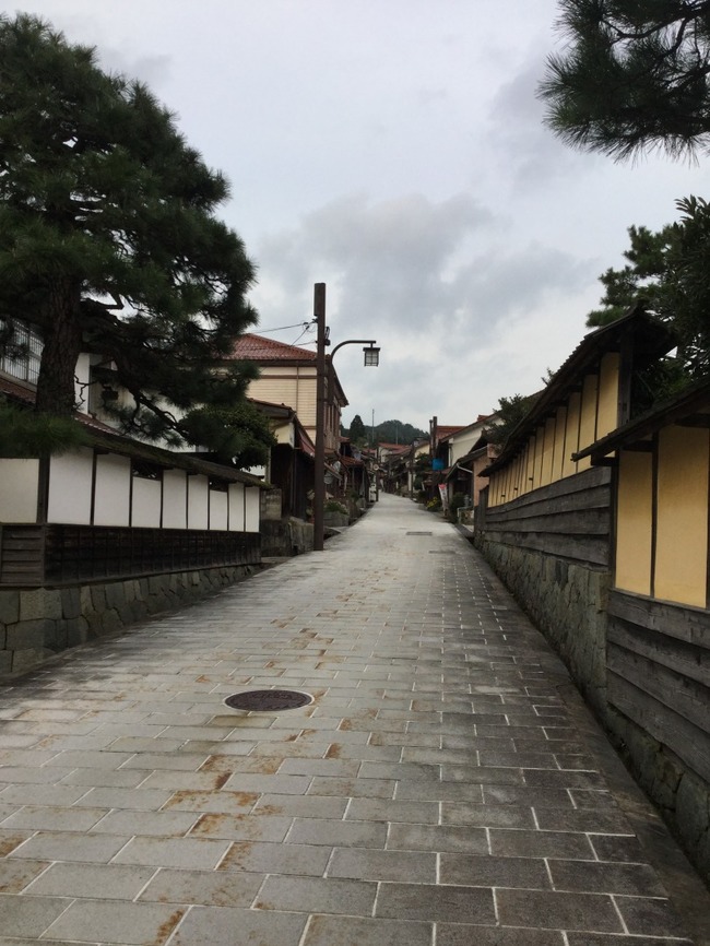 鉄山師 吉田町の坂道