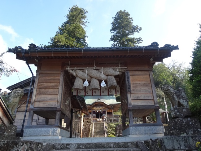 須我神社の随神門