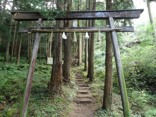 須我神社奥宮の鳥居