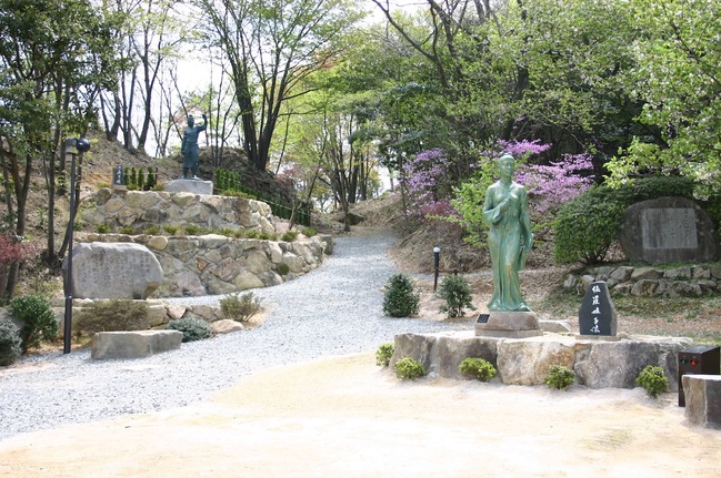 高角山公園 人麻呂と依羅娘子の銅像