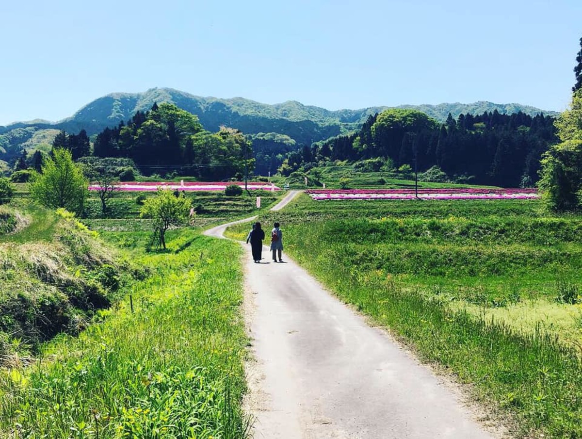 猿隠山の麓に広がる、広瀬町東比田の永田集落。