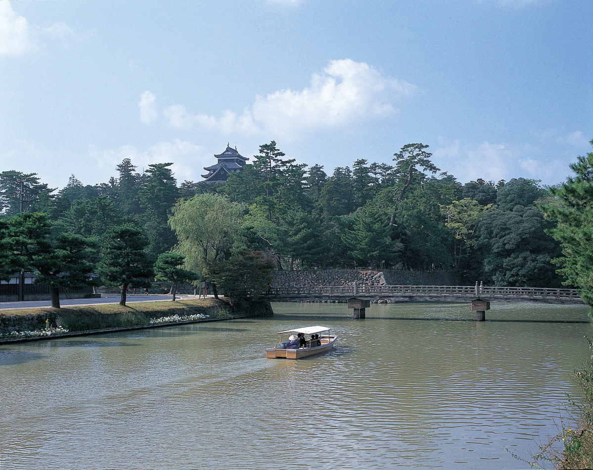 堀川遊覧船と松江城