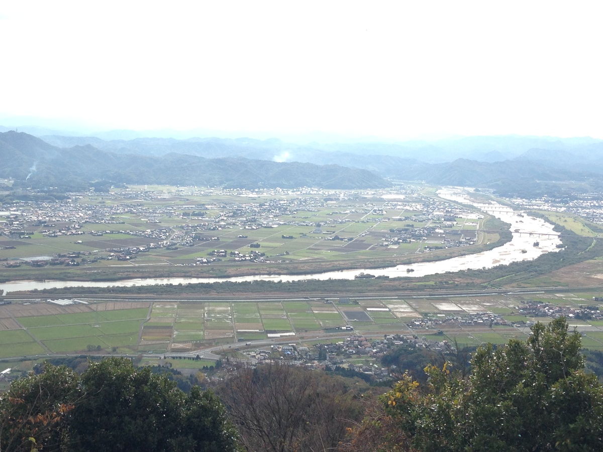 出雲平野や斐伊川が一望できます