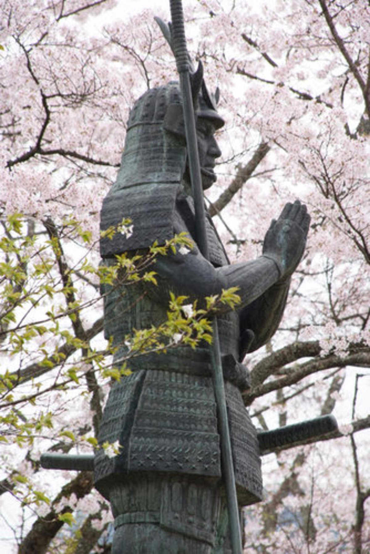 山中鹿介銅像