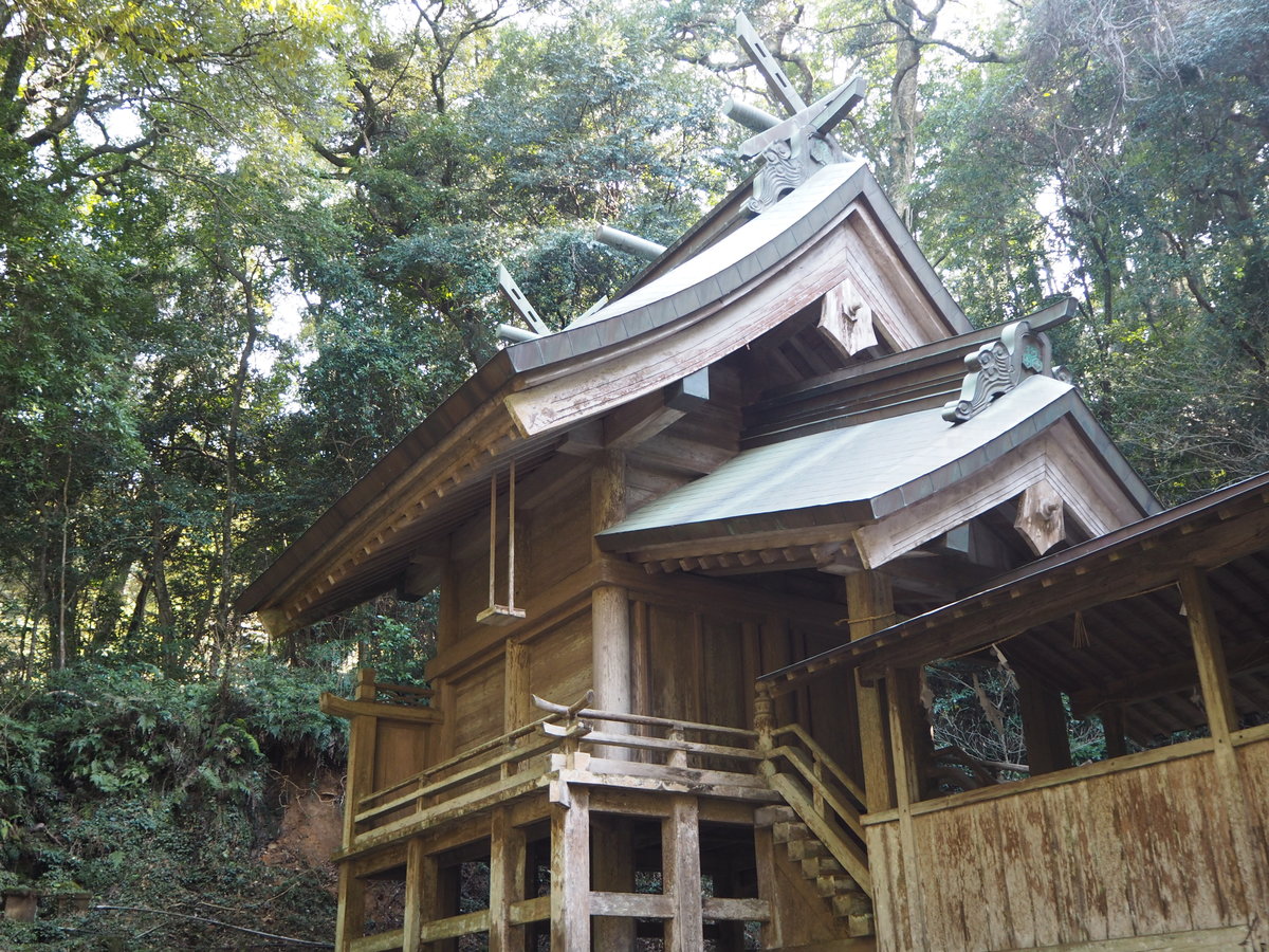 八咫烏ゆかりの多鳩神社本殿