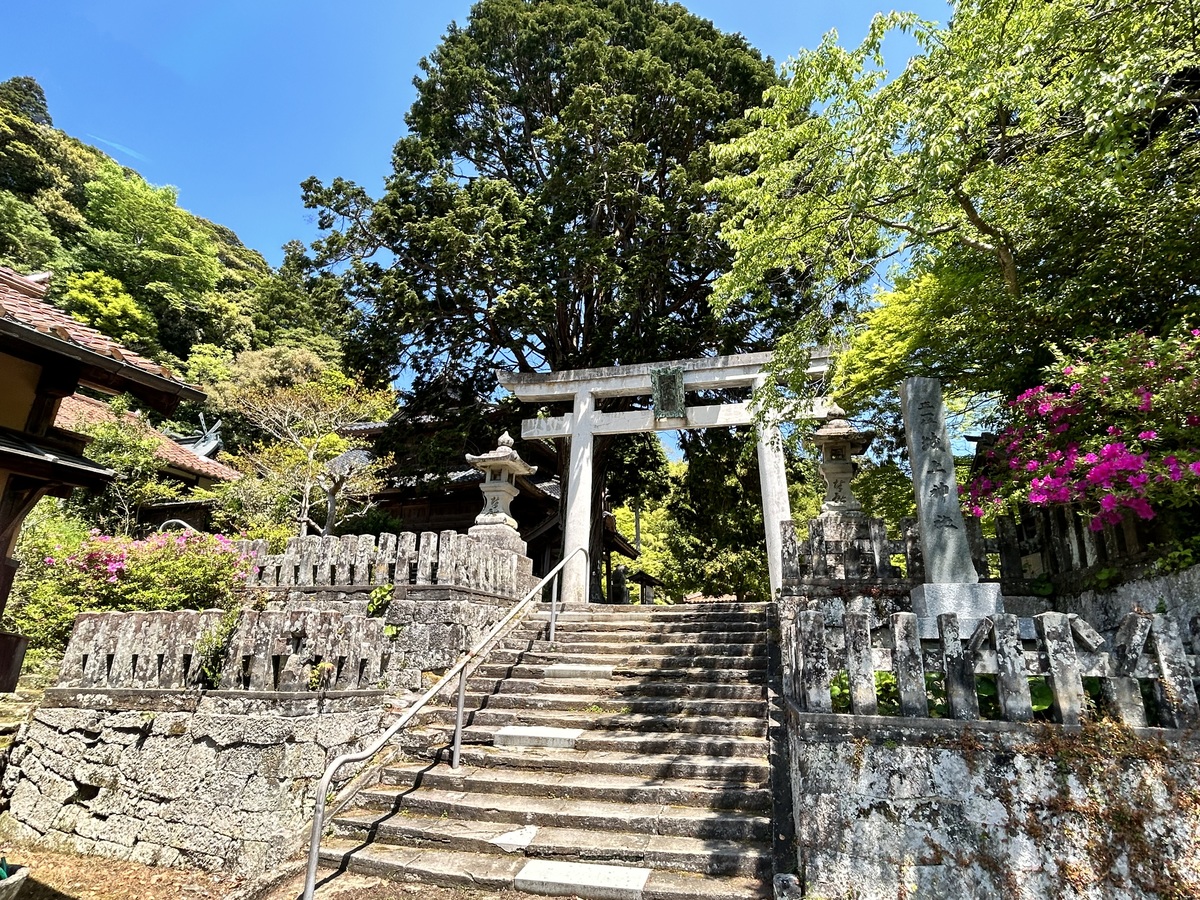 大森町(石見銀山周辺)にある島根県指定有形文化財(建造物)になっている神社です