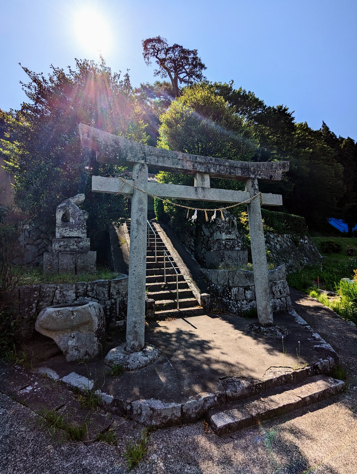 御祭神は、八龍大明神(高龗神・闇龗神）。「龗」は龍の古語で、水や雨を司る神とされるそうです。