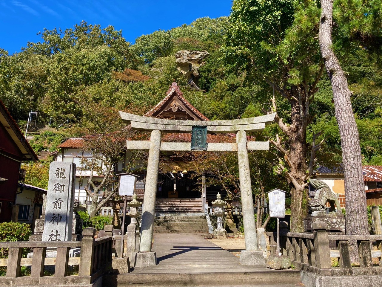龍御前神社（正面）