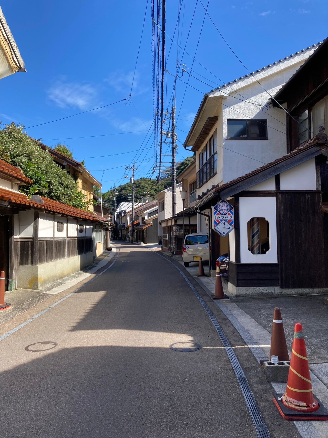 温泉津温泉街の町並み（散髪屋さん）
