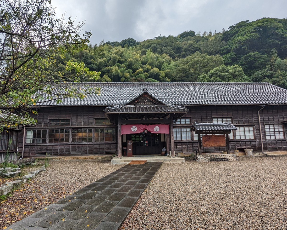 建物は築120年をこえ､大切な文化財として地元有志の方々が立ち上がり､現在まで資料館として守り続けています！