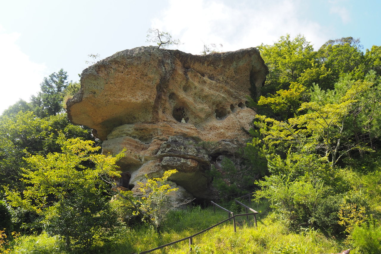 鬼村の鬼岩