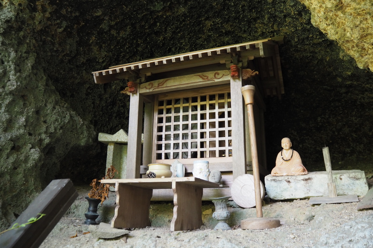鬼村の鬼岩（観音様）