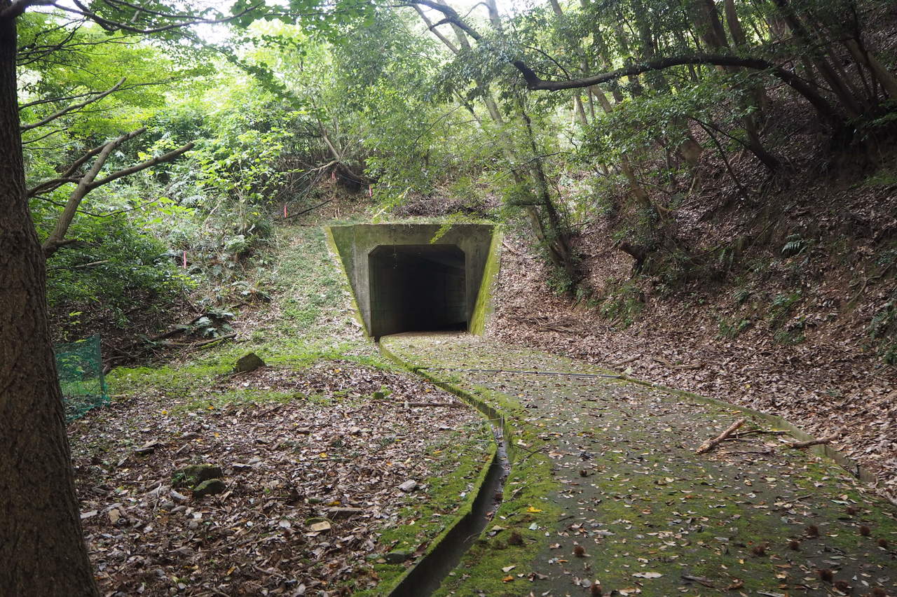 扇原関門につながるトンネル