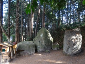 黄泉比良坂(よもつひらさか)